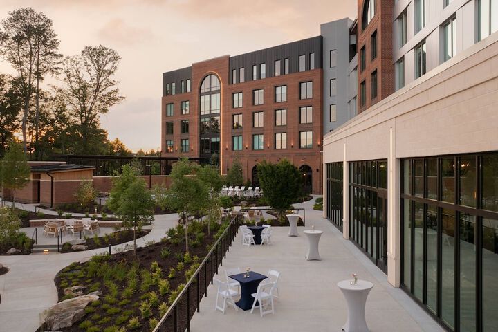 Ballroom/Hall 75 of 106