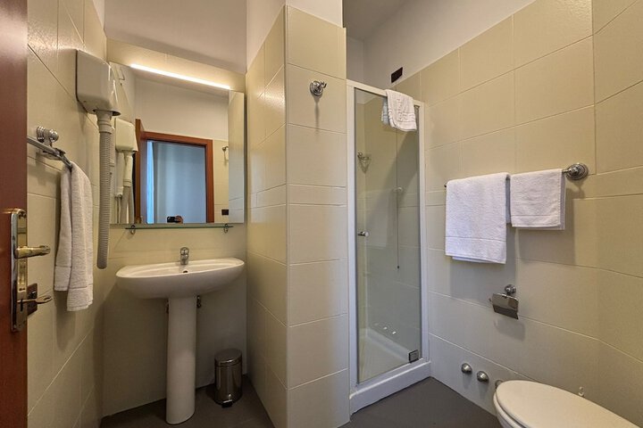 Room 6 of 11