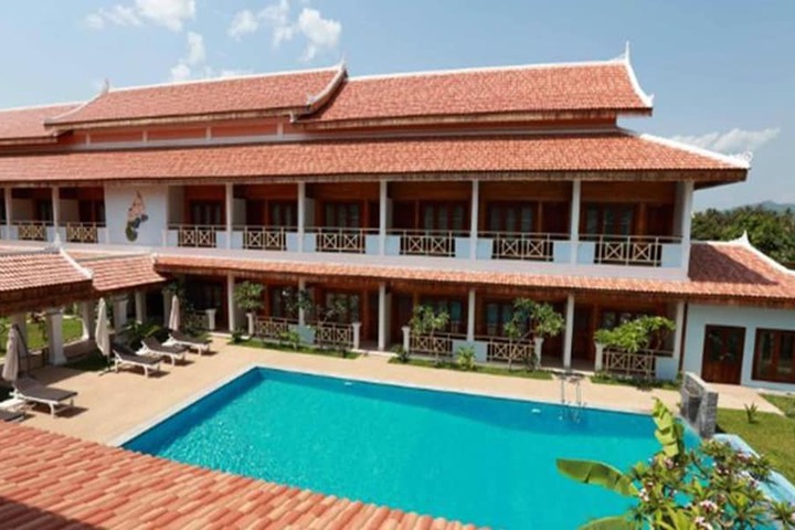 Pools & Facilities