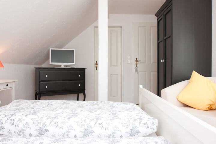 Room 6 of 23