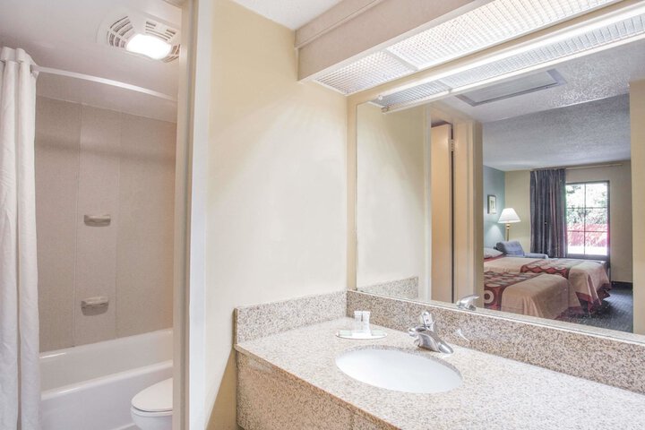 2 Double Beds Accessible Room (1 of 14)