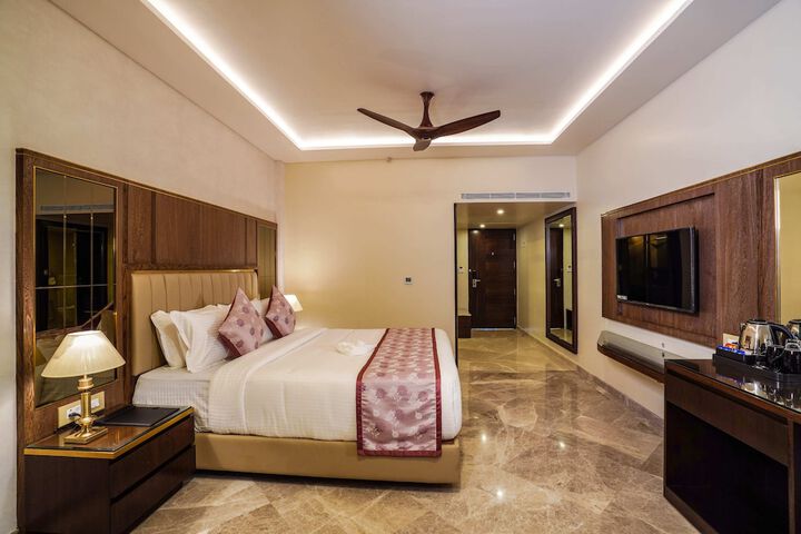 Room 6 of 15