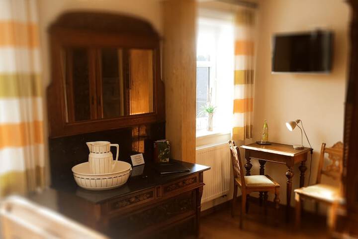 Room 13 of 47