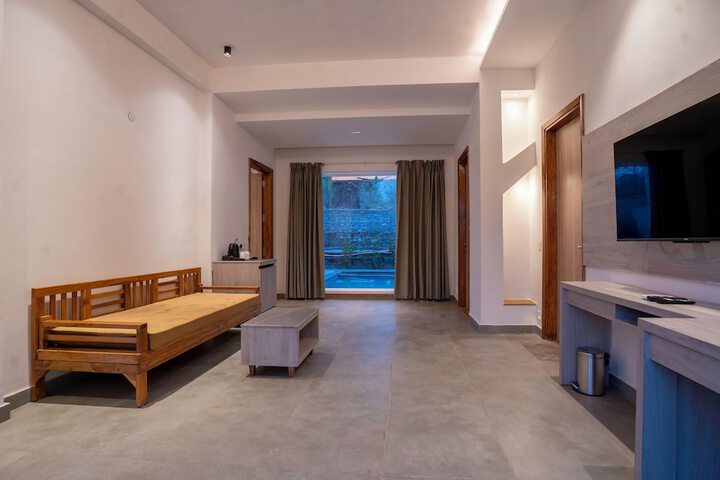 Room 14 of 80