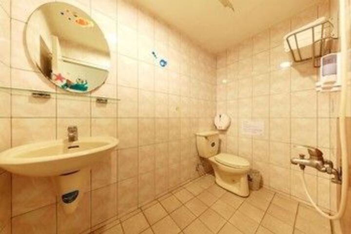 Room 7 of 40