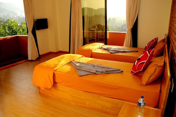 Room 6 of 25