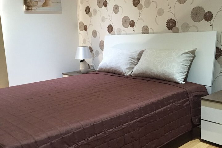 Room 5 of 20