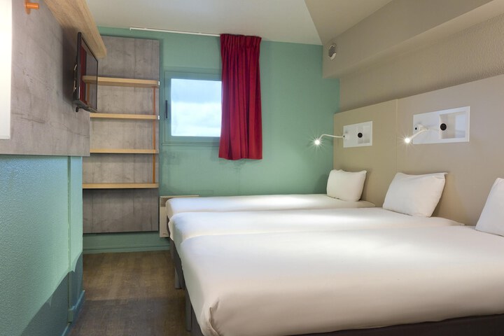 Room 5 of 24
