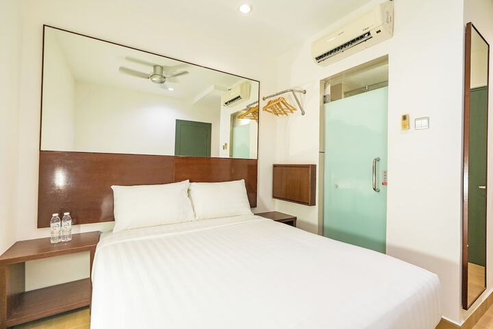 Room 26 of 40
