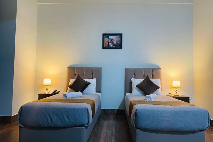 Room 9 of 28