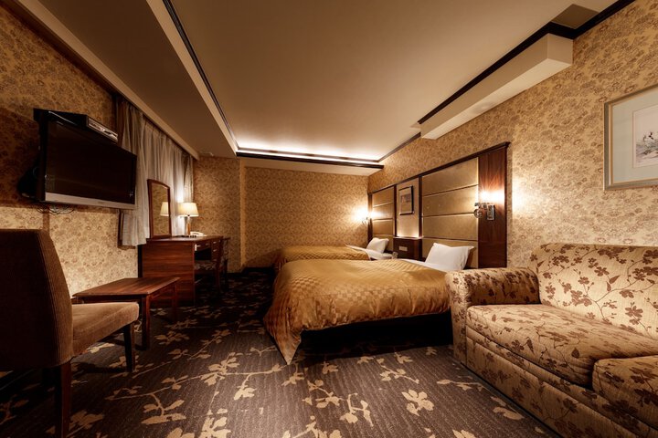 Room 6 of 28