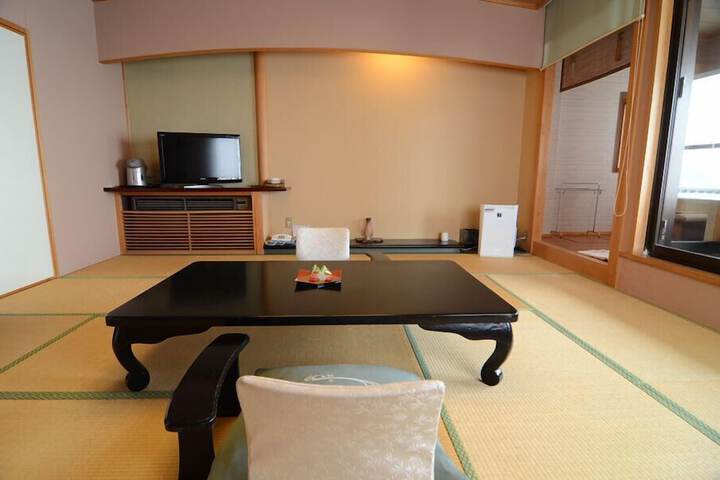 Room 13 of 124