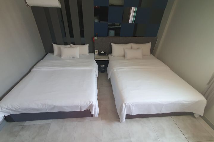 Room 16 of 23