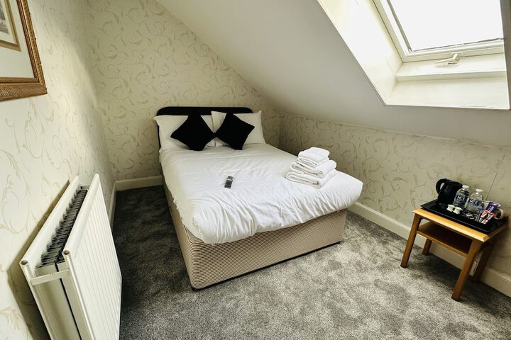 Room 11 of 25