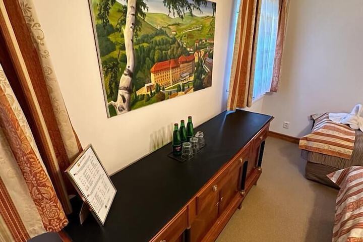 Room 12 of 106