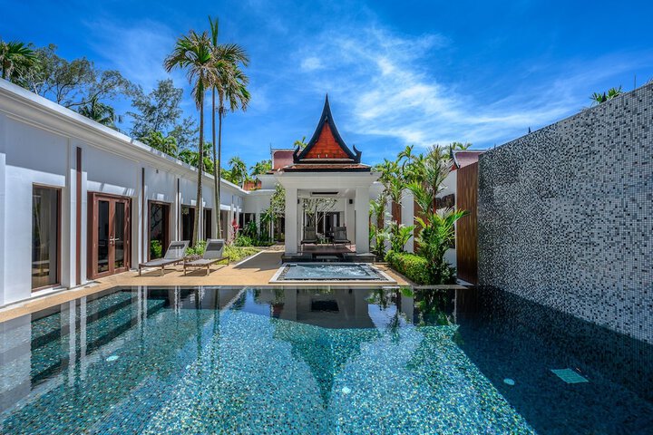 Pool Hotel