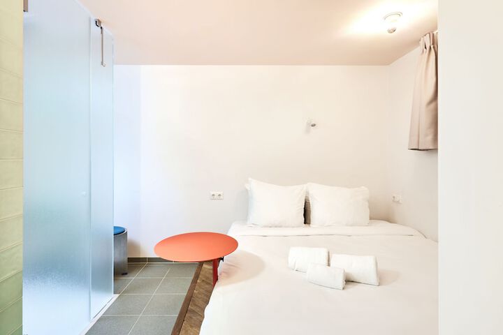 Room 72 of 143
