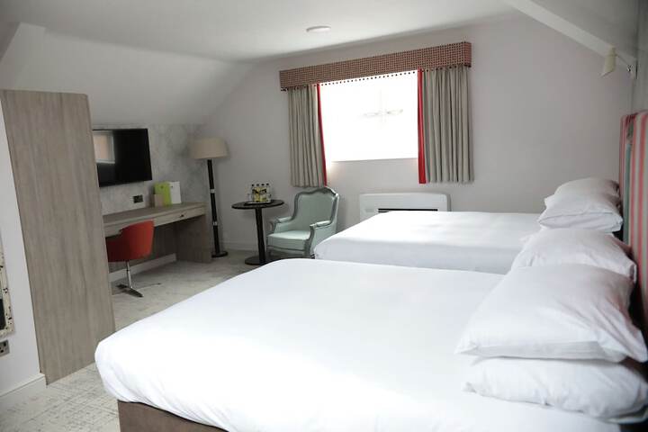 Room 18 of 139