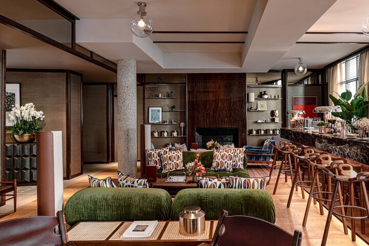 Lounge 78 of 83