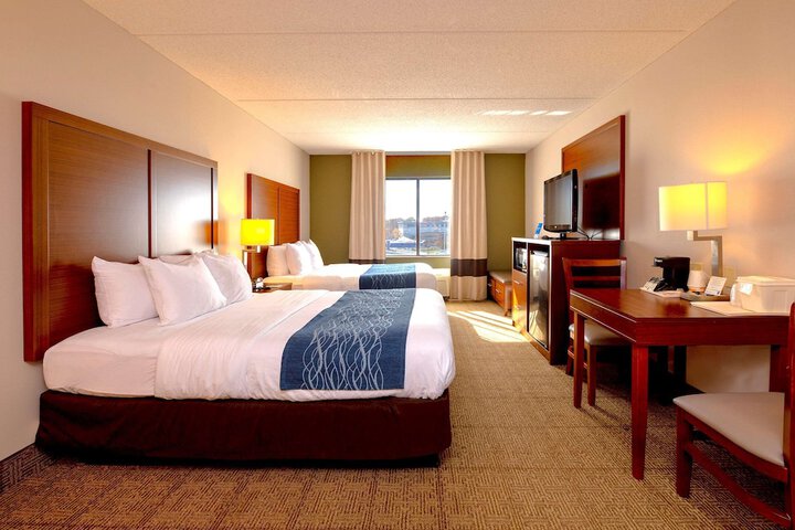 2 Queen Beds (10 of 13)