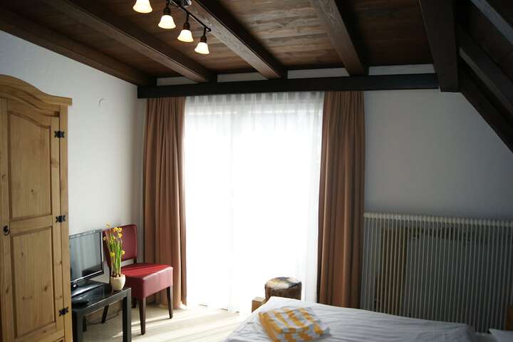 Room 16 of 141