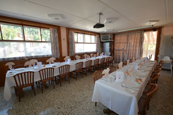 Dining 33 of 47