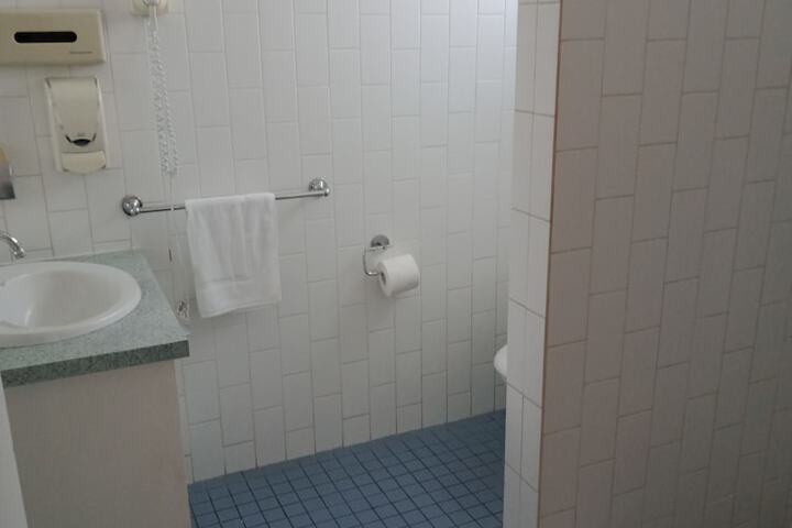 Room 13 of 72