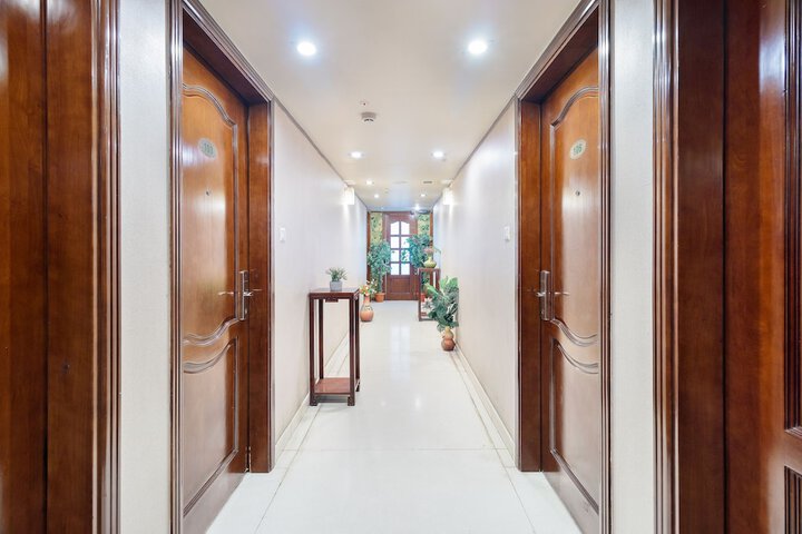 Ballroom/Hall 34 of 36