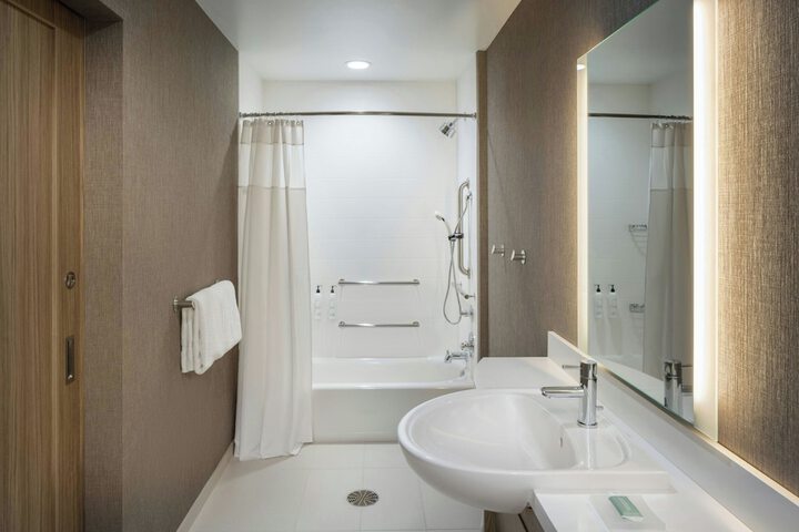 Room 18 of 32