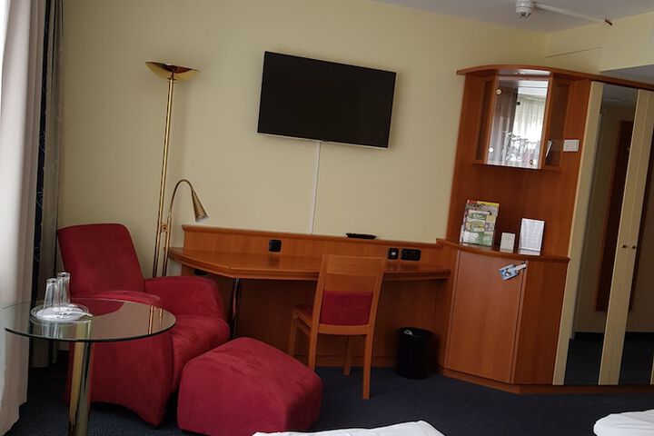 Room 8 of 46