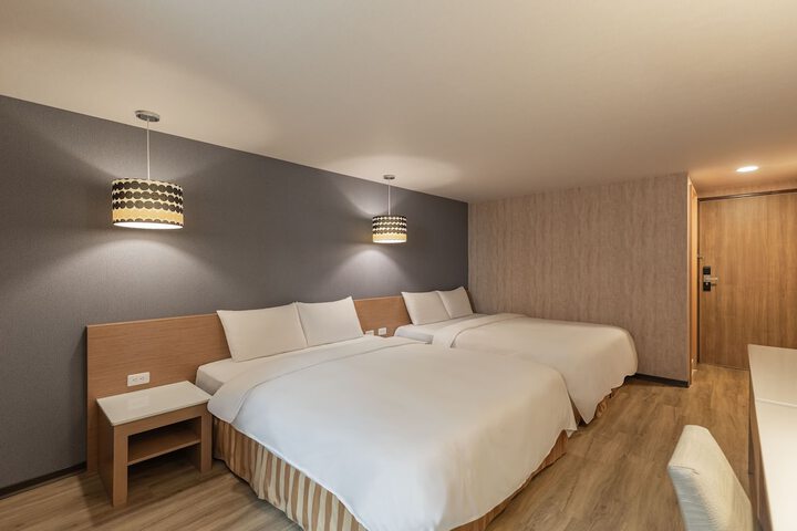 Room 5 of 76