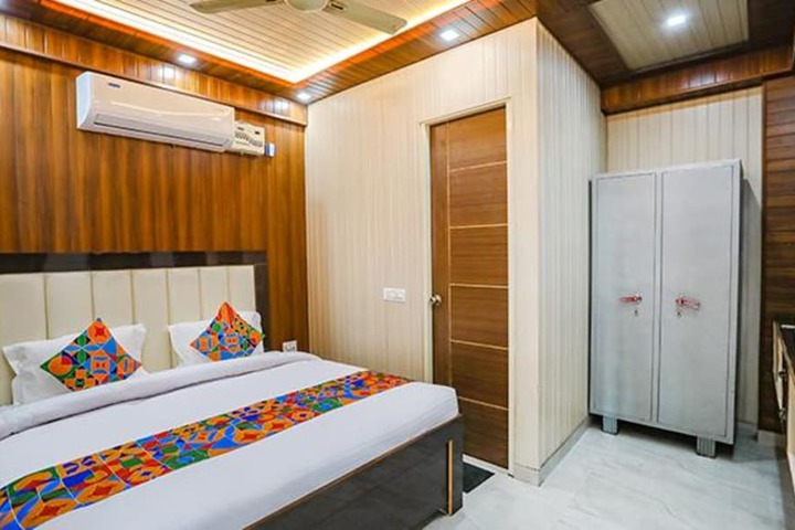 Room 8 of 21
