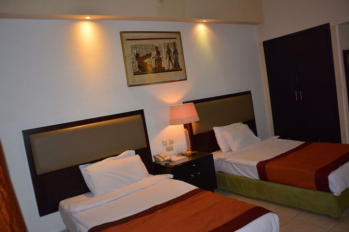 Room 4 of 42