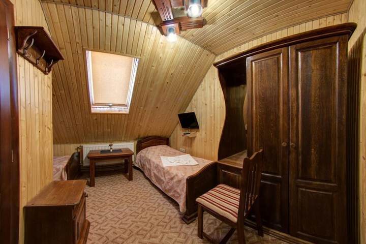 Room 15 of 48