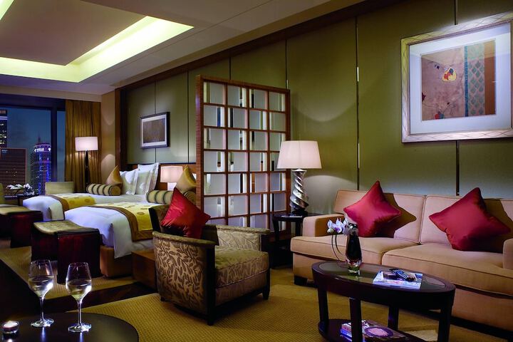 Room 32 of 102