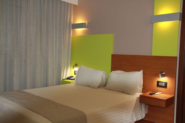 Room 15 of 34