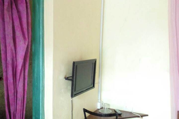 Room 4 of 20