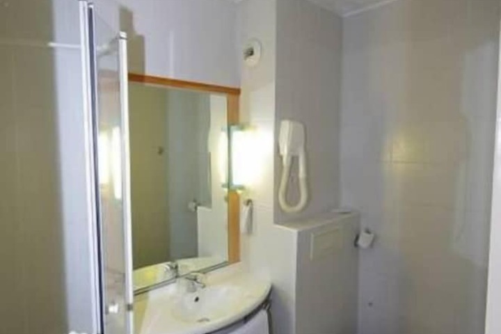 Room 18 of 29