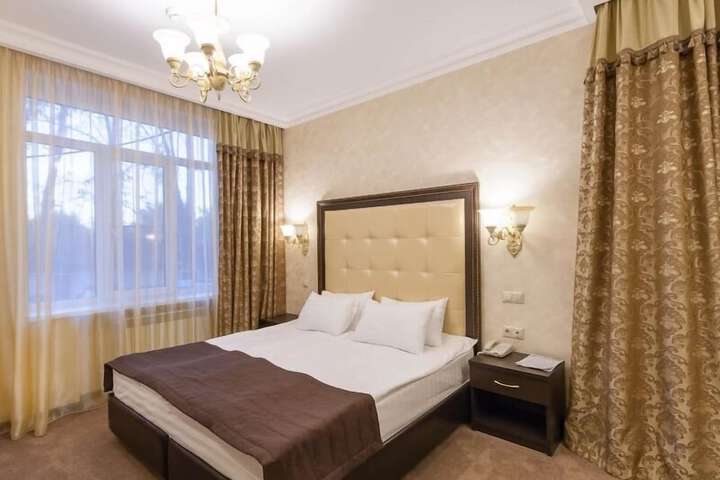 Room 43 of 143