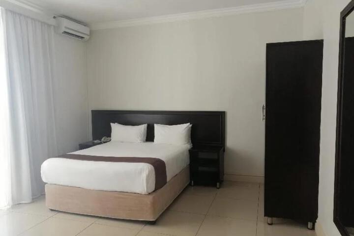 Room 9 of 9