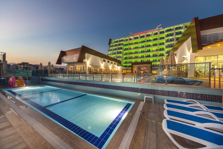 Pool Hotel
