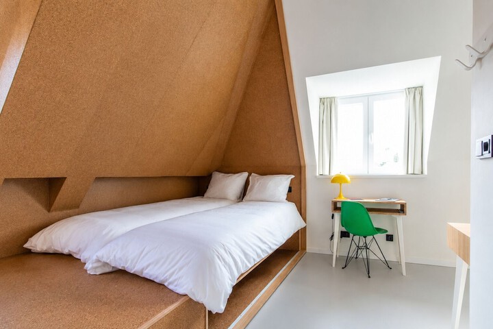 Room 15 of 37