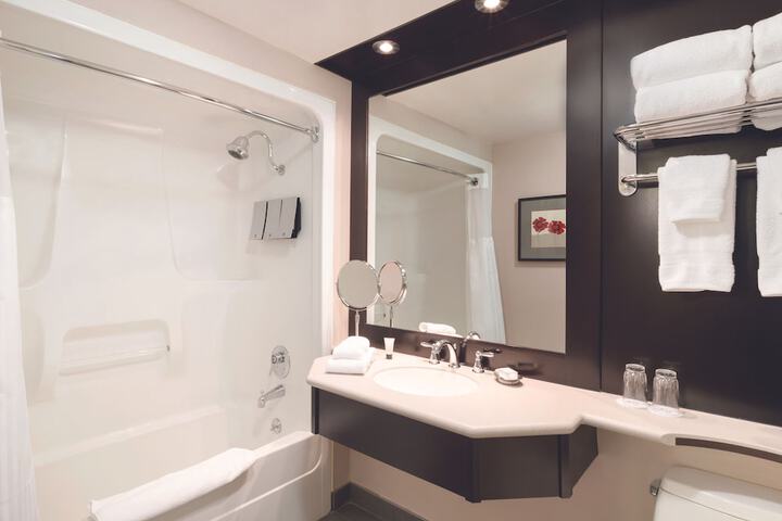 1 King Bed Executive (2 of 4)