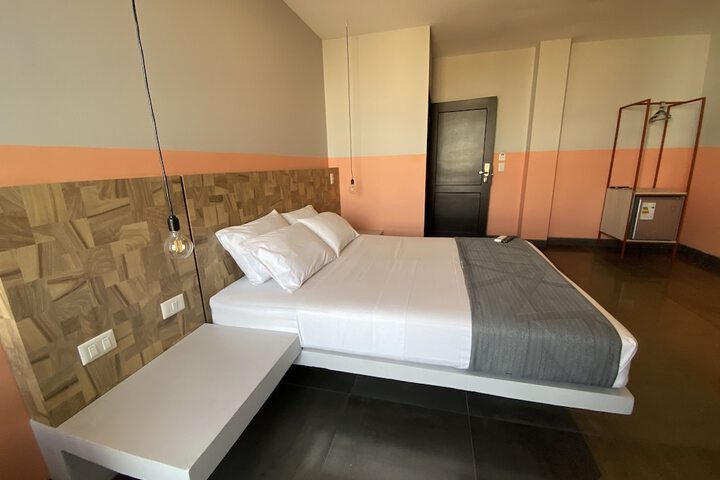 Room 72 of 118
