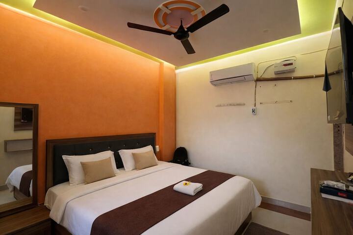 Room 6 of 19