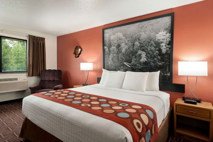 Room 9 of 41