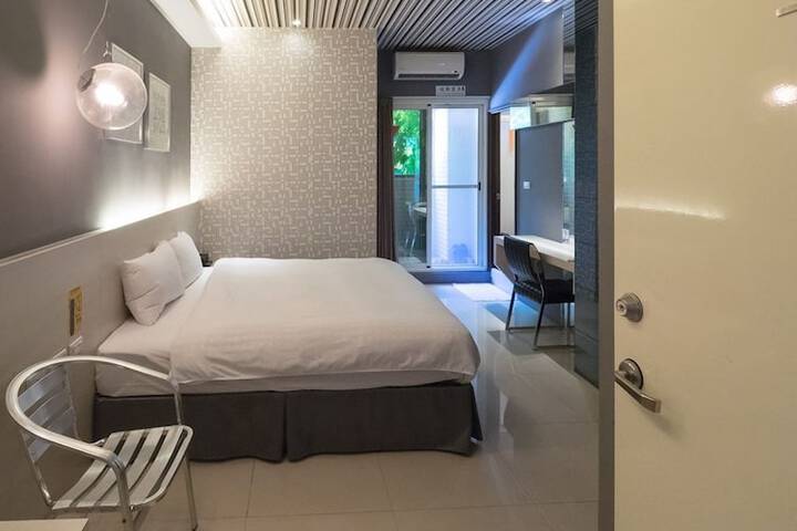 Room 9 of 52