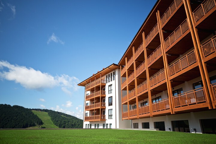 Hotel Exterior 187 of 194