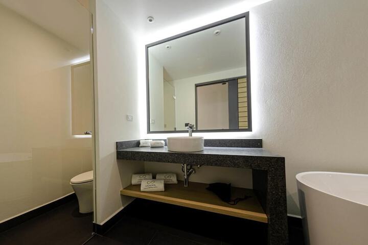 Room 60 of 176