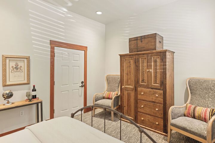 Room 10 of 113